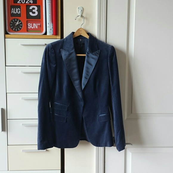 Elie Tahari Pro Blazer