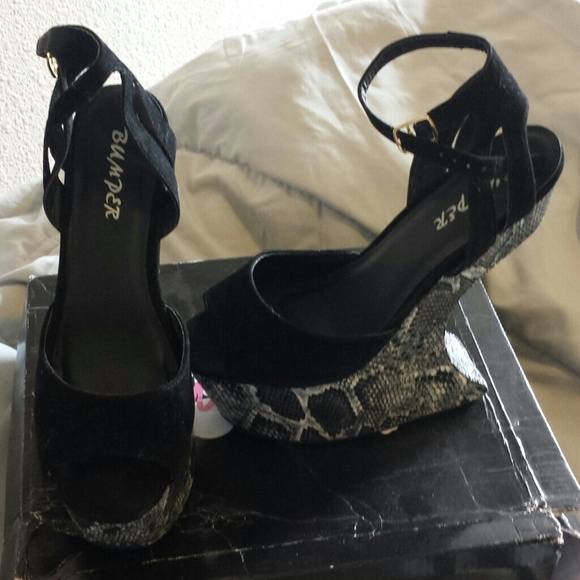 Shoes - Picture 2 of 4