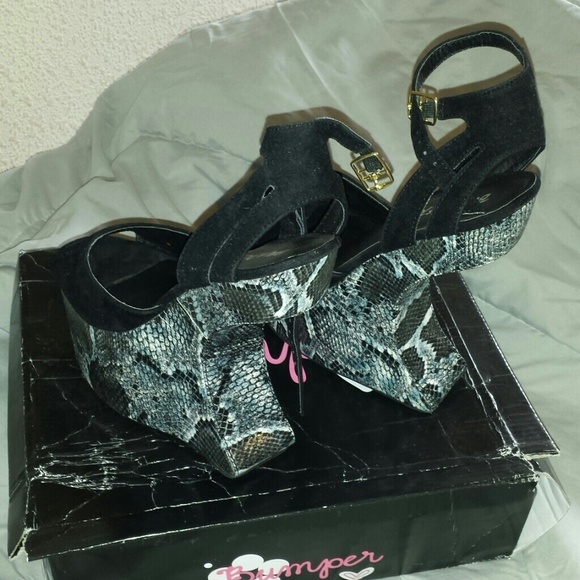 Shoes - Picture 3 of 4