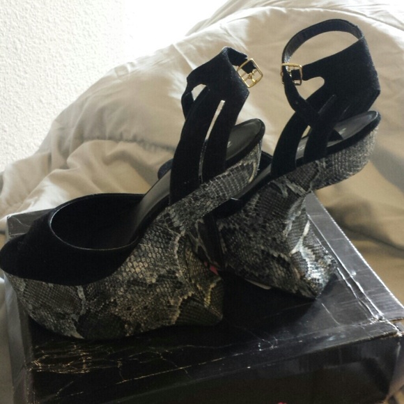 Shoes - Picture 4 of 4