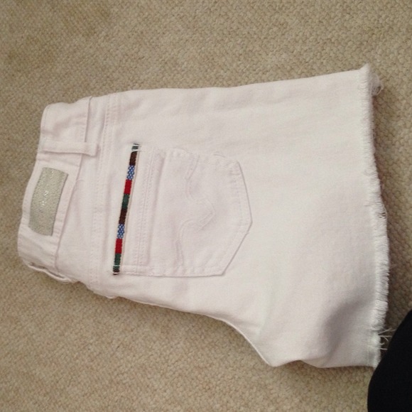 White shorts. JUNIORS - Picture 4 of 4