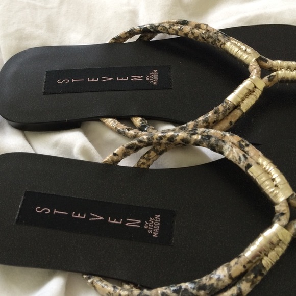 New Steven by Steve Madden leather thong flats - Picture 2 of 3