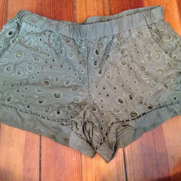 Olive lace Ella Moss shorts, size small