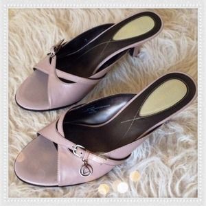 ULTRA COMFY SLIP ON SANDALS.