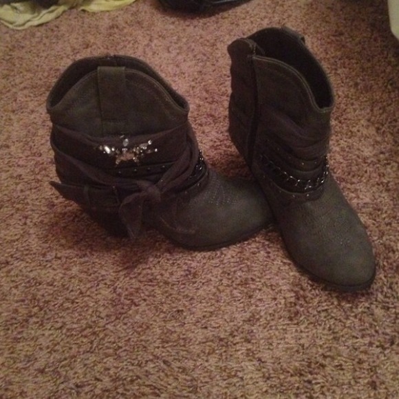 Bundle of booties & miss me