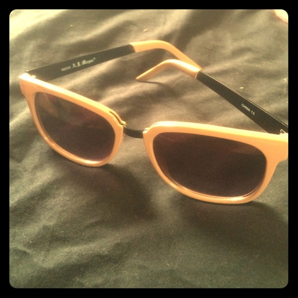 Accessories - a.j Morgan retro nude sunnies