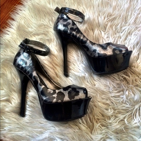 metallic cheetah peep toe platform wedges - Picture 3 of 3