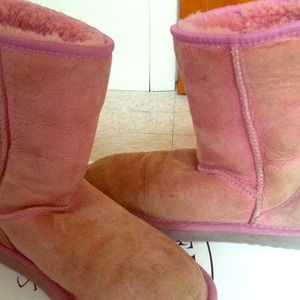 A pair of UGG for women size 5.