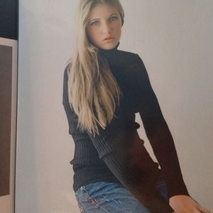 Black turtle neck, good basic