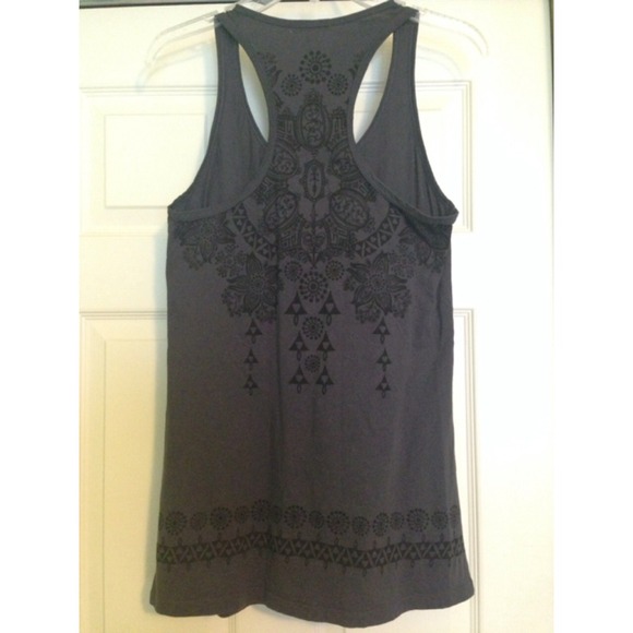Long Grey Top With Beautiful Pattern - Picture 2 of 4