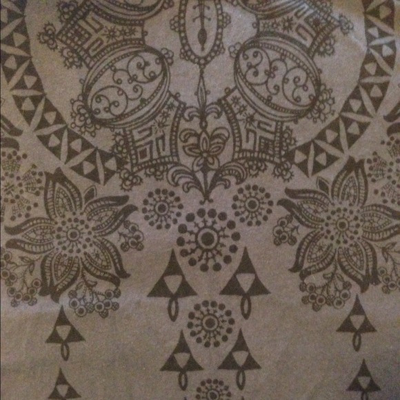 Long Grey Top With Beautiful Pattern - Picture 3 of 4