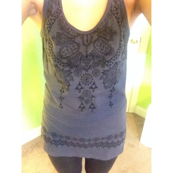 Long Grey Top With Beautiful Pattern - Picture 4 of 4