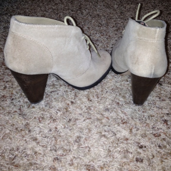 Saychelles, suede nude booties - Picture 3 of 4