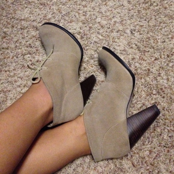 Saychelles, suede nude booties - Picture 4 of 4