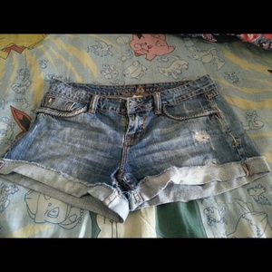 Cute ripped jean shorts!