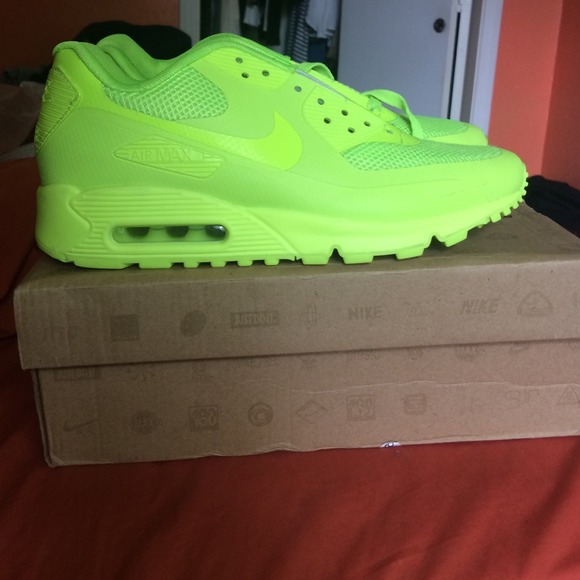 Womens Air Max90 Hyperfuse