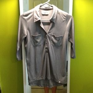 Grey quarter sleeved shirt // great condition