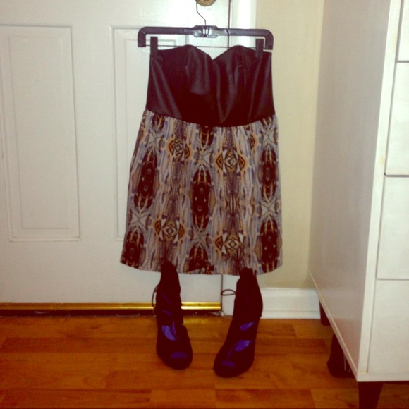 ⬇️REDUCED NWT Faux leather strapless print dress