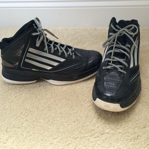 Basketball shoes