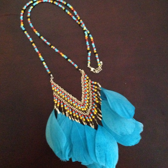 Jewelry - Beaded blue feather necklace