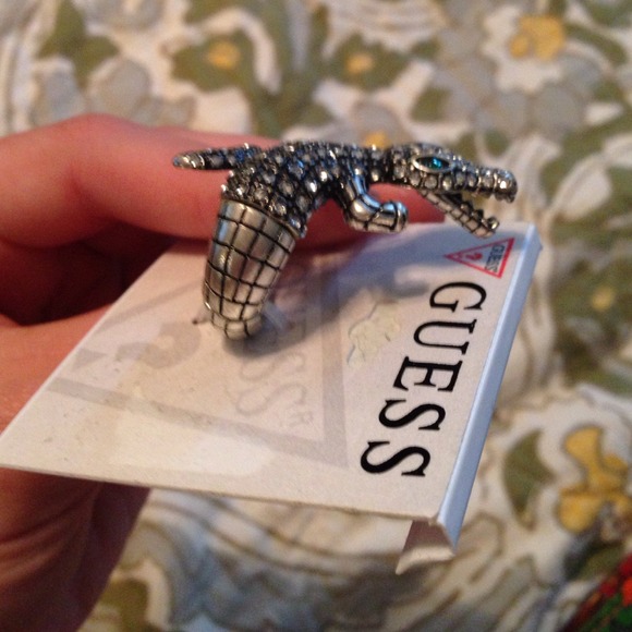 Guess Ring - Picture 2 of 2