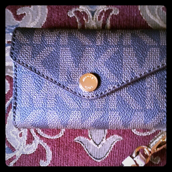 Bundle! Xoxo & MK Phone wallet