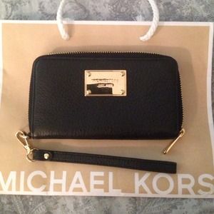 Michael Kors iPhone wristlet