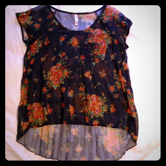 BUNDLED 💕CUTE HIGH LOW BLOUSE💕 size small