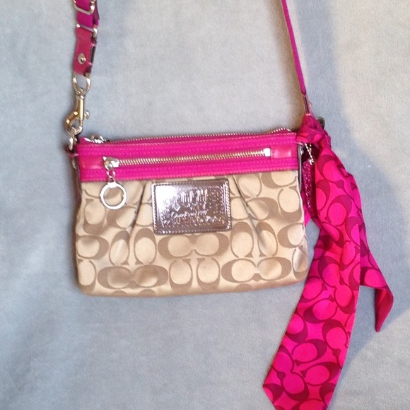 💐COACH POPPY SIGNATURE SATEEN SWINGPACK🌺