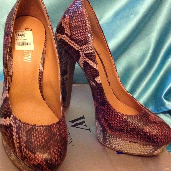 Multicolor Snakeskin Size 8 Pumps