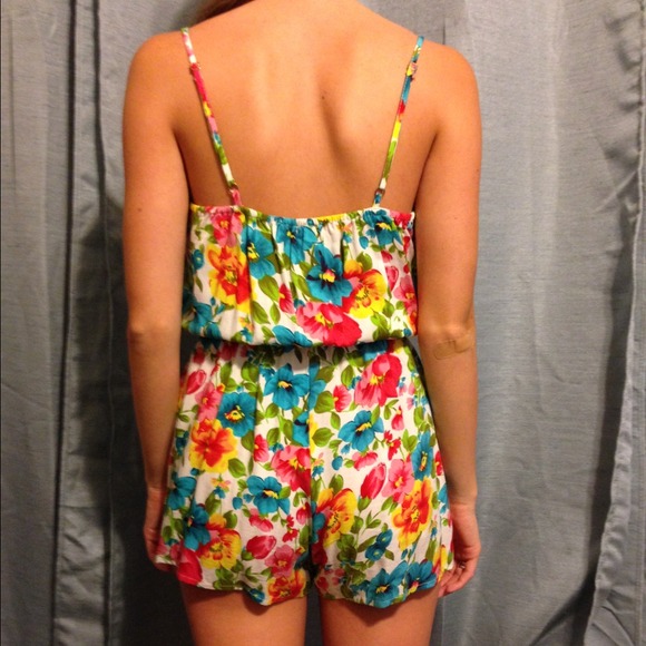 ❌ SOLD IN BUNDLE! ❌ - Picture 2 of 3