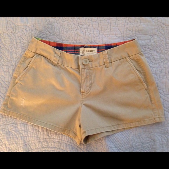 💙💜 Old Navy Khaki shorts💕