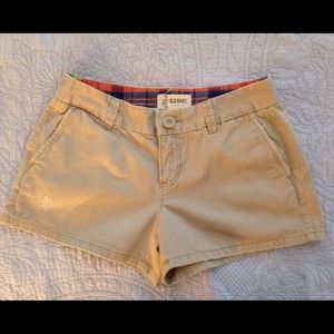 💙💜 Old Navy Khaki shorts💕