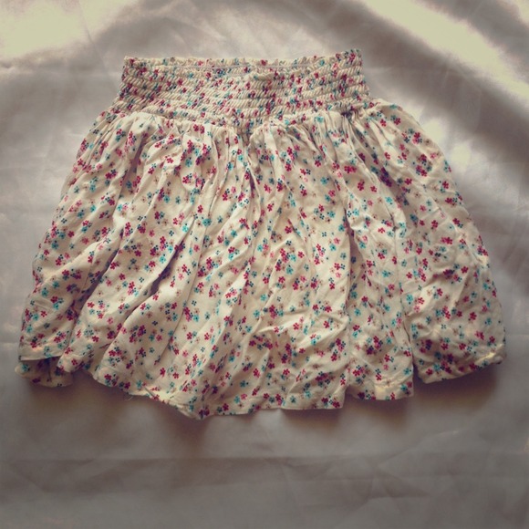 H&M Floral Knit Skirt - 4 (Fits XS/S)