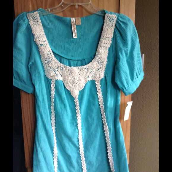 Eyeshadow top with crochet detailing