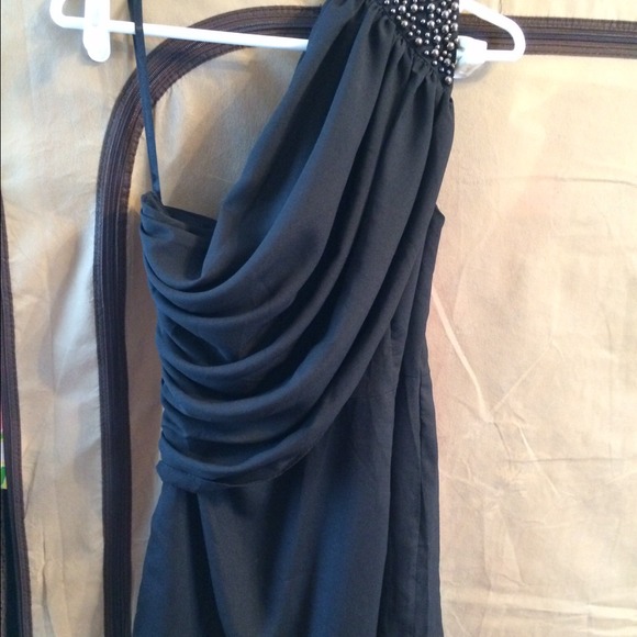Black brand one shouldered dress w/beaded shoulder