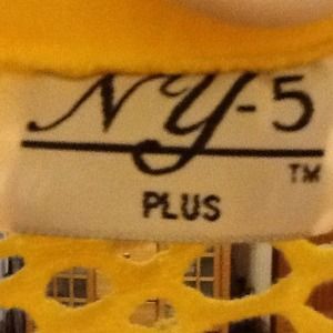 Beach top slightly damage on the side bottom.