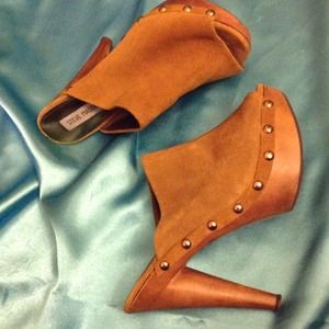 Camel Size 8 Mule Style Pump !