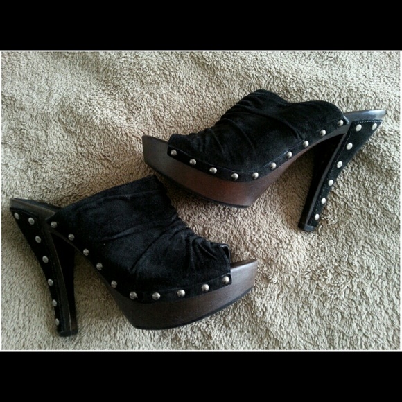 Guess Suede Heals NWOT *reduced for @bellastar