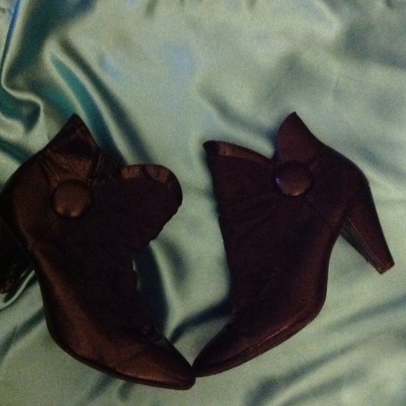 Black Bootie Size 8!!