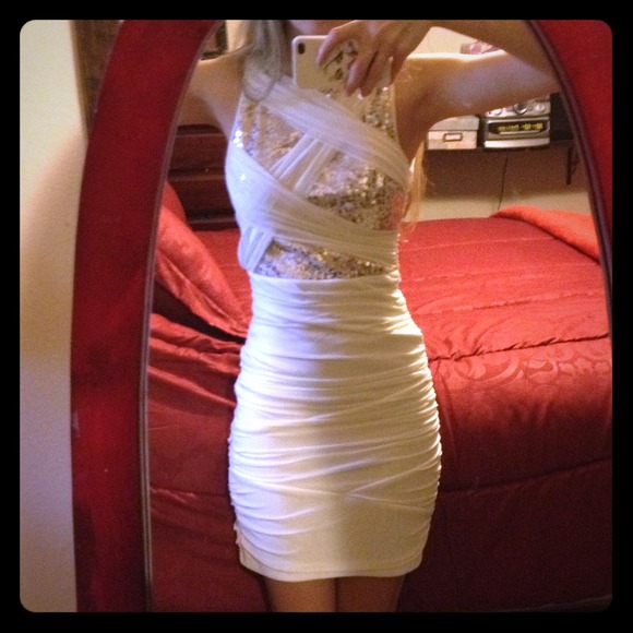 ✨FINAL MARKDOWN✨White/Gold Body-con Dress