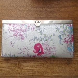 Floral Accordion Clutch Wallet