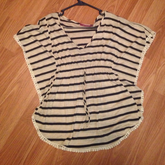 Cute striped top!