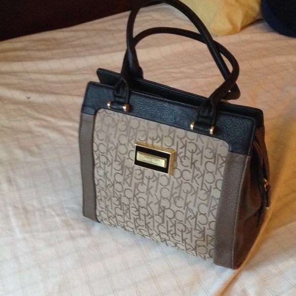 Calvin Klein classy handbag