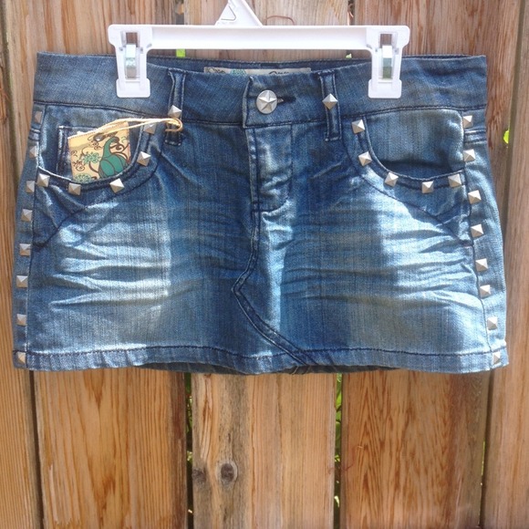 💥Celebrity Pink jean skirt with spikes💥