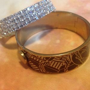 Henri bendel clasp bracelet