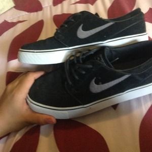 NIKE JANOSKIS