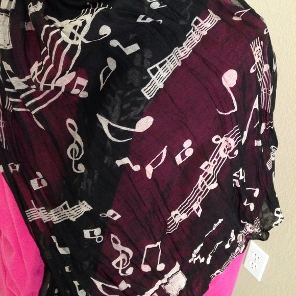 Black and Cream - Music Note Scarf - Picture 2 of 2
