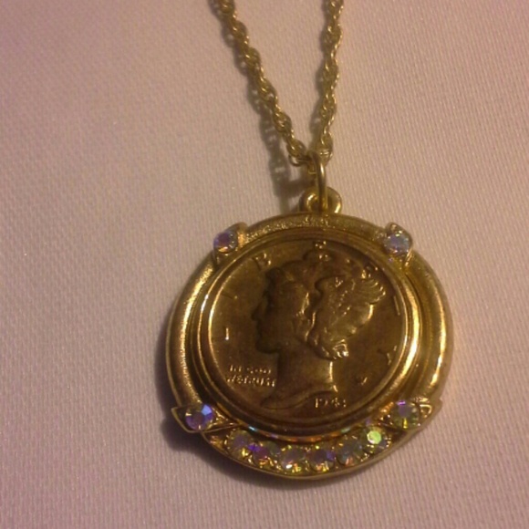 Jewelry - Gold coin necklace