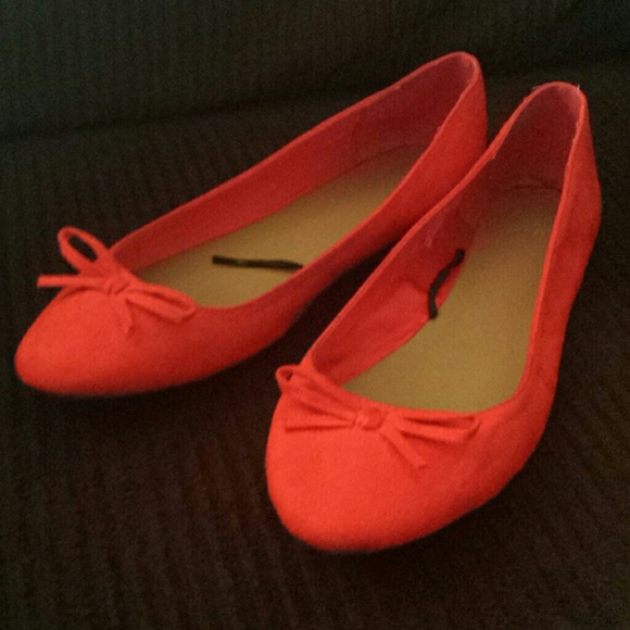H&M red flats